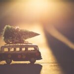 Poesie sul Natale - Mini bus con abete